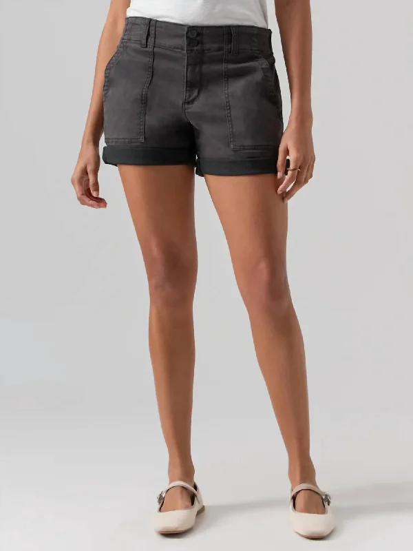 Renegade Short In Black